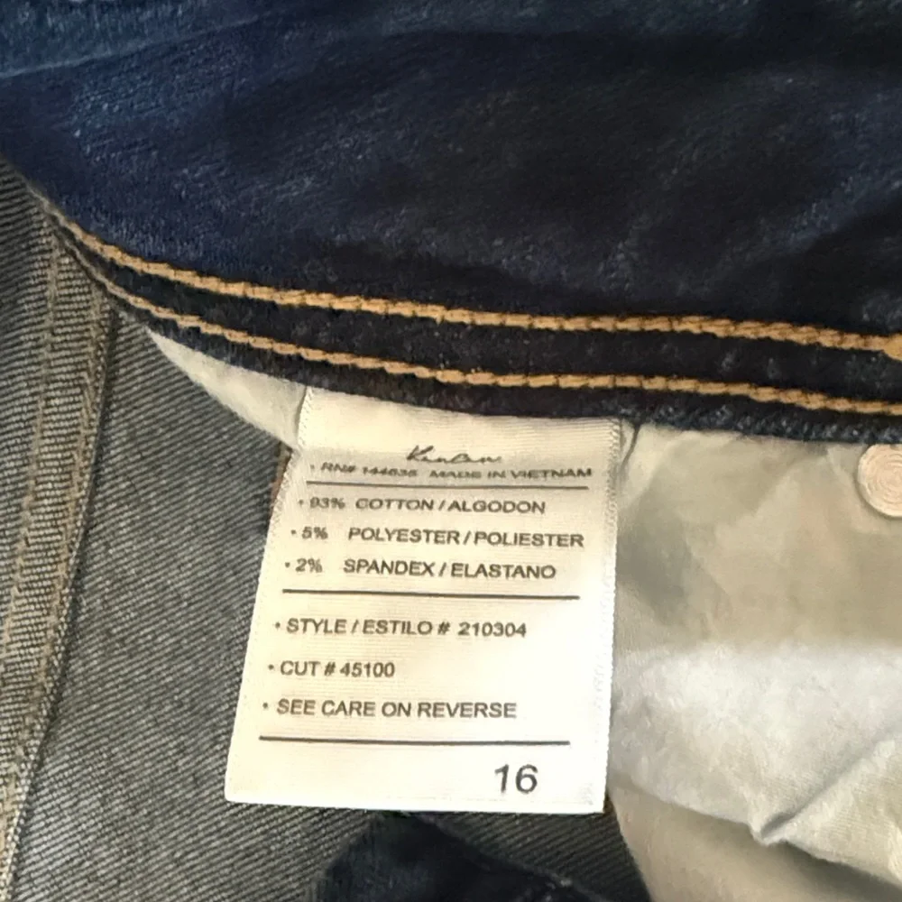 KanCan Women's Medium Blue Frayed Hem Jeans - Picture 4 of 4